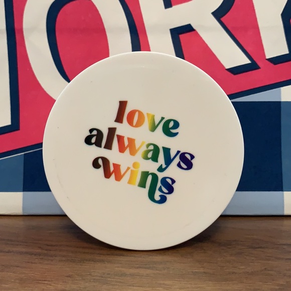 Bath & Body Works Love Always Wins glow-tion 🌈 - Picture 2 of 3